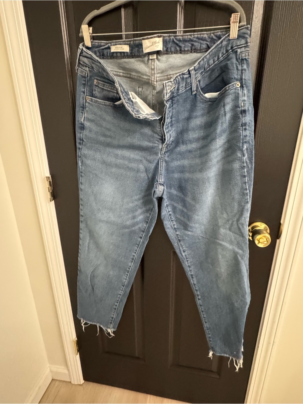 Universal Thread Women's Mid Rise 80’s Slim Jeans